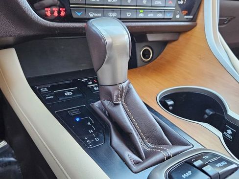 Used 2018 Lexus RX 450h AWD w/ Premium Package image 17