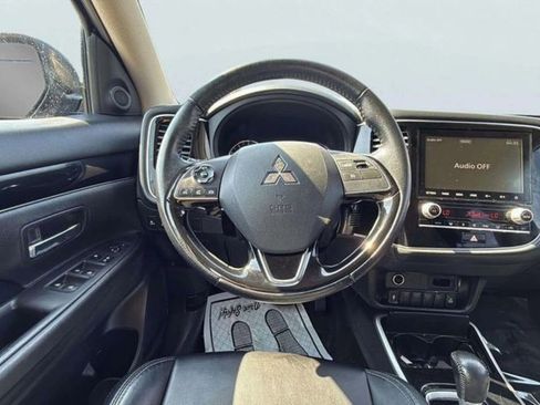 Used 2020 Mitsubishi Outlander SE image 11