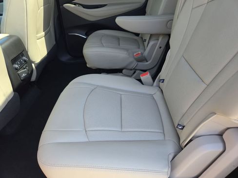 Used 2018 Buick Enclave Premium w/ Experience Buick Package FWD image 18
