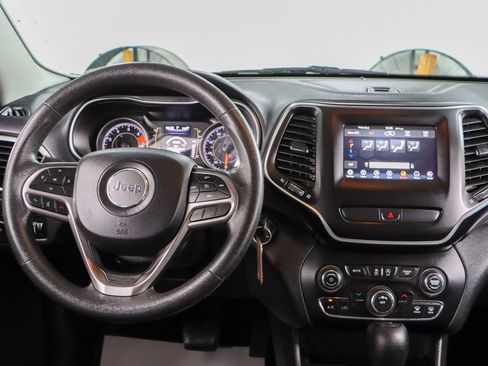 Used 2019 Jeep Cherokee Latitude w/ Popular Appearance Group image 17