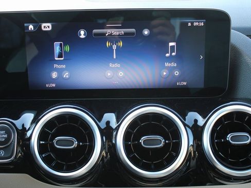 Used 2025 Mercedes-Benz GLA 250 4MATIC image 16