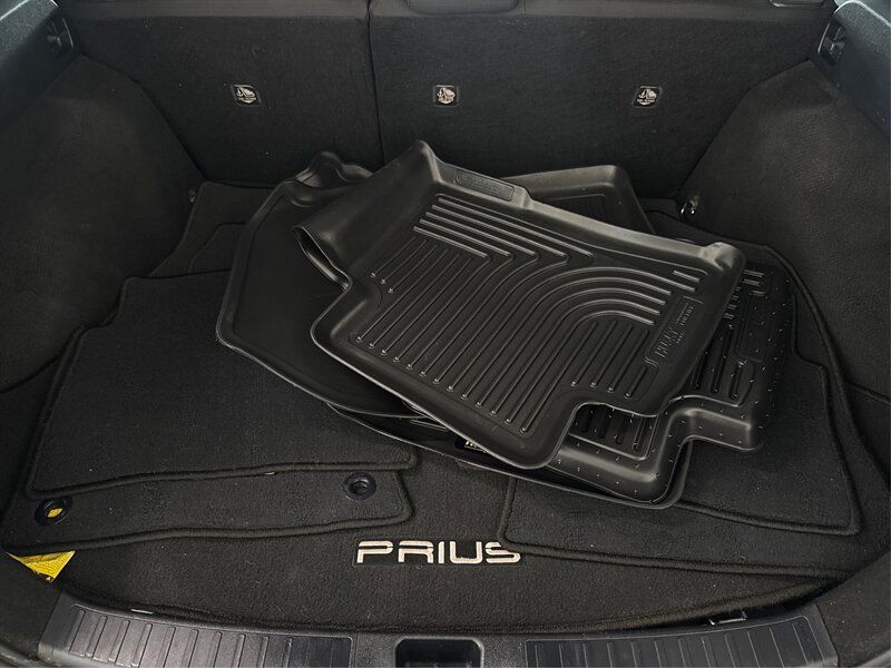 Used 2018 Toyota Prius Three FWD image 12