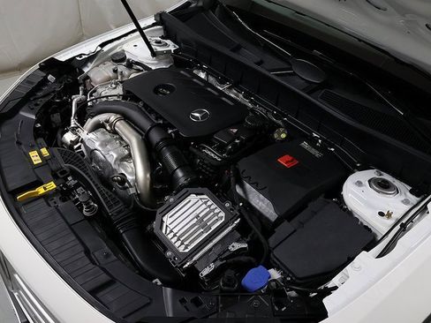 Certified 2025 Mercedes-Benz GLB 250 4MATIC image 37