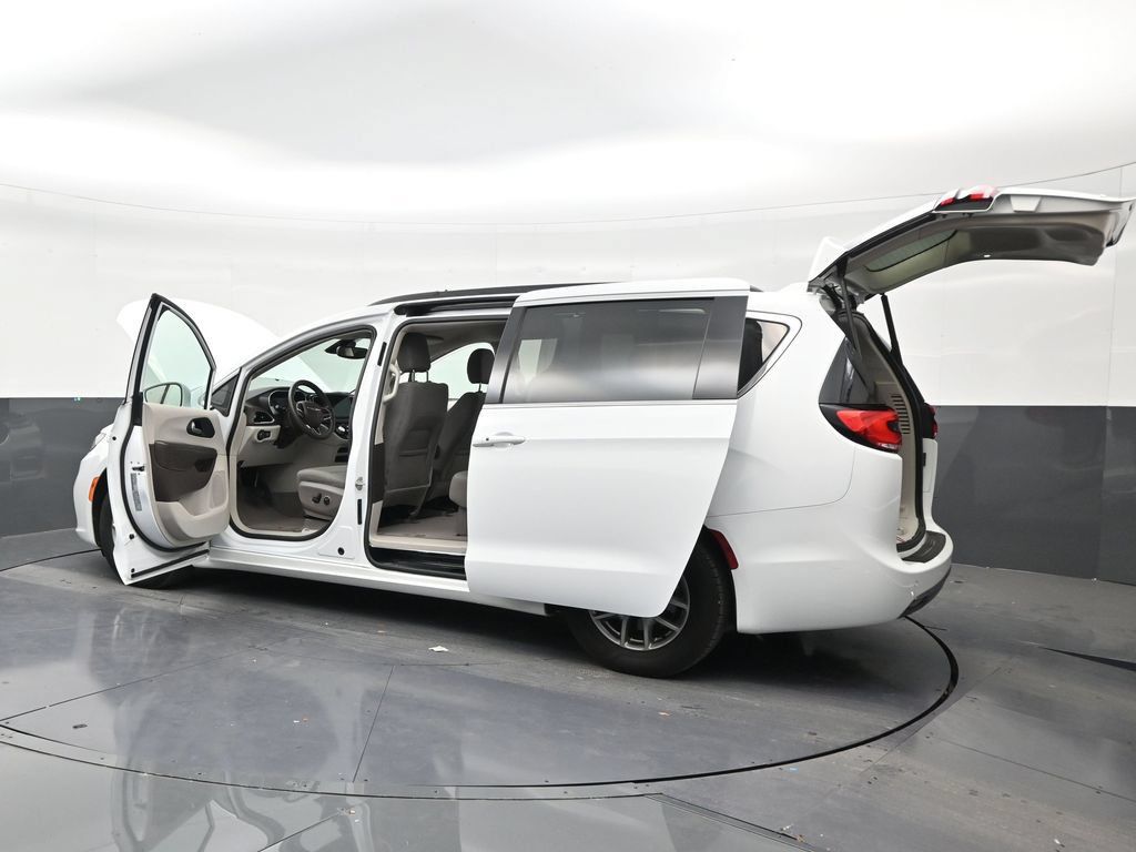 Used 2021 Chrysler Pacifica Touring FWD image 30