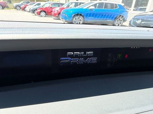 Used 2022 Toyota Prius Prime XLE FWD image 4