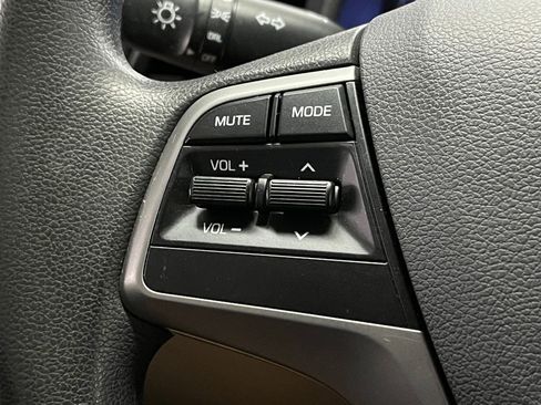 Used 2017 Hyundai Elantra SE image 20