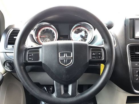 Used 2015 Dodge Grand Caravan American Value Package FWD image 19