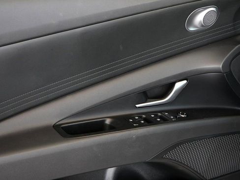 Used 2024 Hyundai Elantra SEL image 12