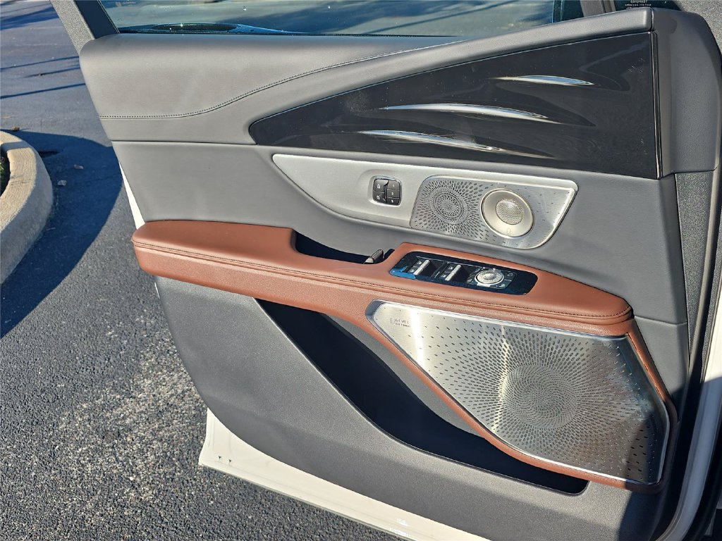 New 2026 Lincoln Nautilus Reserve AWD/4WD image 12