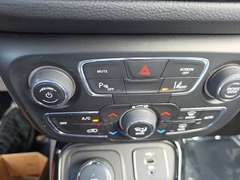 Used 2021 Jeep Compass Limited AWD/4WD image 29