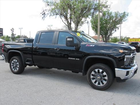 Used 2024 Chevrolet Silverado 2500 LT image 2
