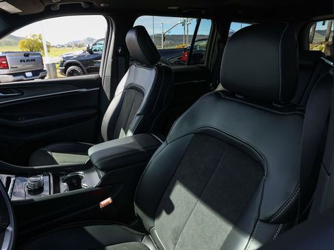 New 2026 Jeep Grand Cherokee Altitude image 15