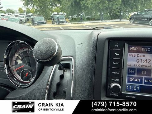 Used 2016 Dodge Grand Caravan SXT FWD image 23