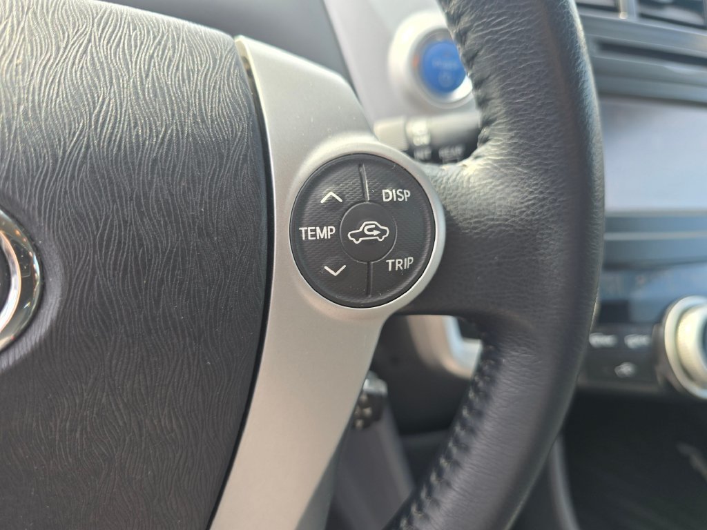 Used 2014 Toyota Prius V Five FWD image 21