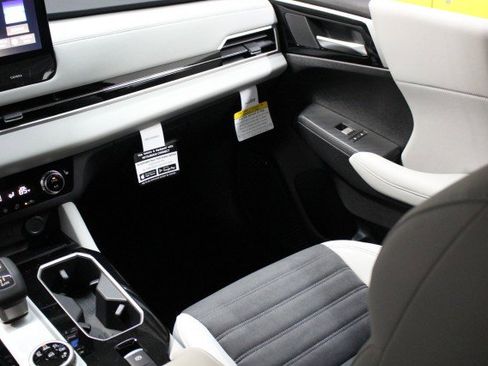 New 2025 Mitsubishi Outlander SE image 22