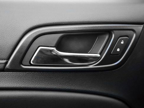 Used 2020 Chevrolet Suburban LT image 13