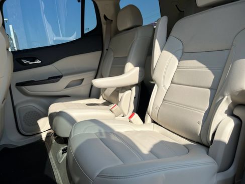 Used 2022 GMC Acadia Denali w/ Denali Ultimate Package FWD image 12