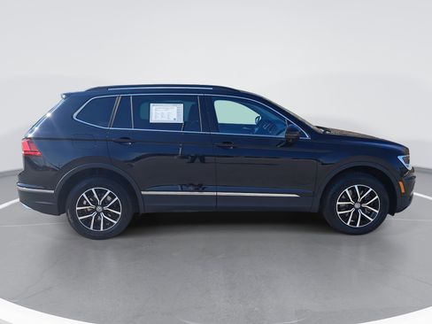Certified 2021 Volkswagen Tiguan SE image 2