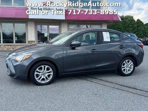 Used 2017 Toyota Yaris iA FWD image 4