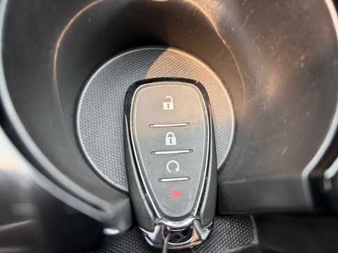 Used 2025 Chevrolet Trax LT FWD image 21