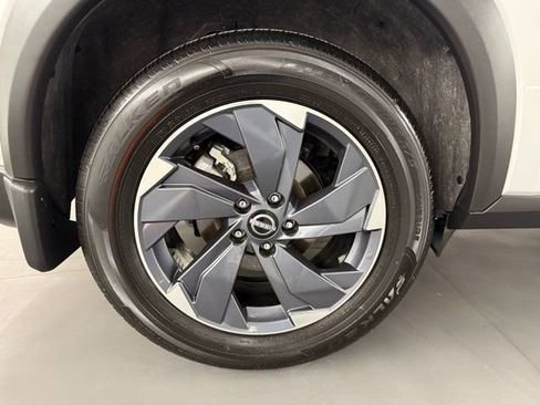 Used 2025 Nissan Rogue SV w/ SV Premium Package image 11