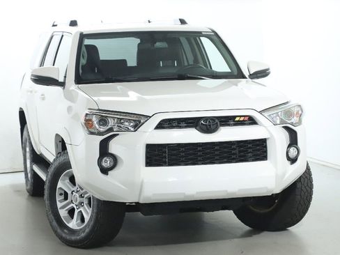 Used 2019 Toyota 4Runner SR5 Premium AWD/4WD image 2