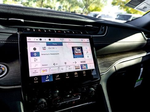 New 2025 Jeep Grand Cherokee Limited w/ Black Appearance Package image 14