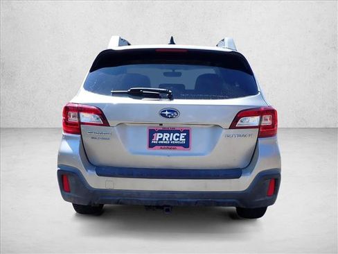 Used 2018 Subaru Outback 2.5i Limited AWD/4WD image 3