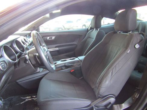 Used 2018 Ford Mustang Coupe RWD image 8