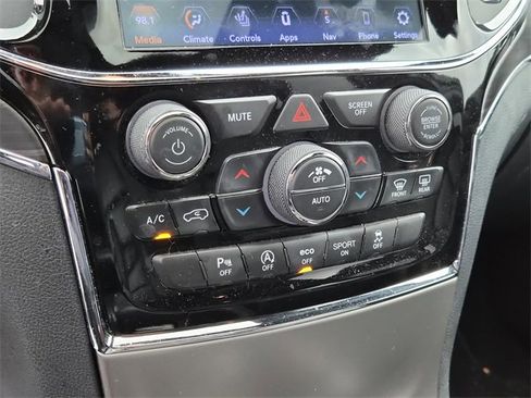 Used 2020 Jeep Grand Cherokee Limited image 28