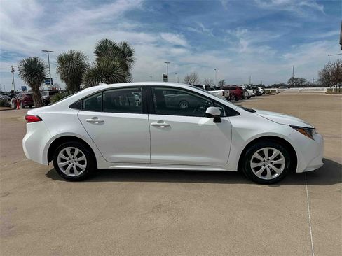 Certified 2024 Toyota Corolla LE image 2