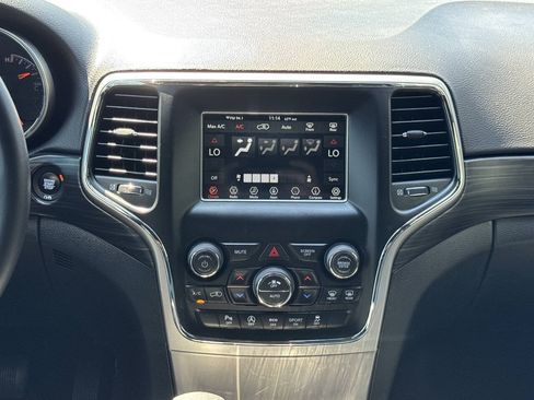 Used 2019 Jeep Grand Cherokee Laredo AWD/4WD image 19
