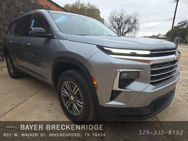 Used 2025 Chevrolet Traverse LT FWD image 3