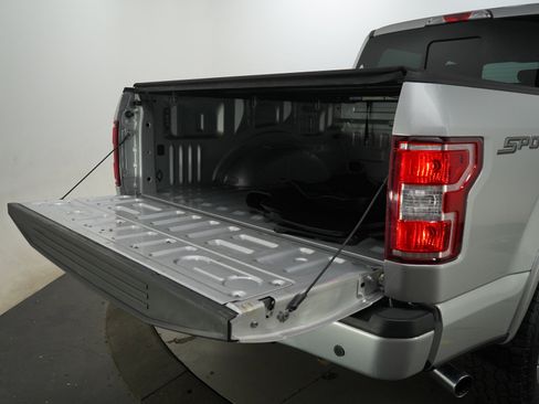 Used 2018 Ford F150 XLT w/ Equipment Group 302A Luxury AWD/4WD image 9