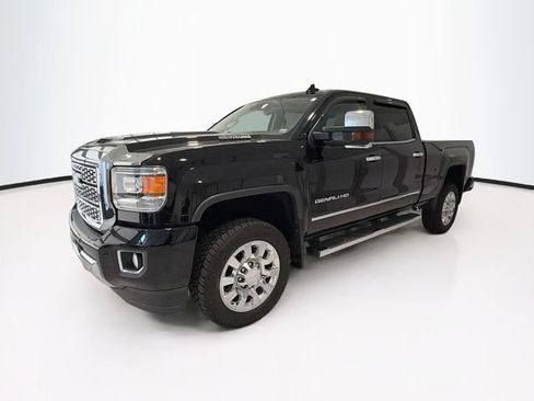 Used 2019 GMC Sierra 2500 Denali w/ Duramax Plus Package AWD/4WD image 3