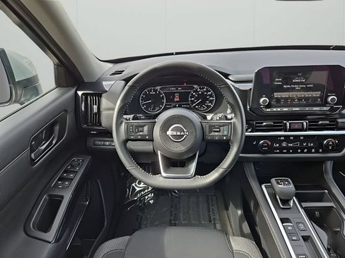 Used 2025 Nissan Pathfinder SV FWD image 24
