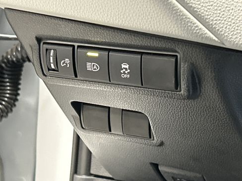 Used 2026 Toyota Corolla Cross L FWD image 28