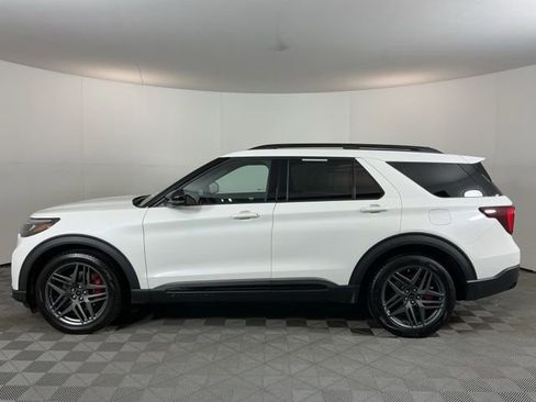 Used 2025 Ford Explorer ST AWD/4WD image 8