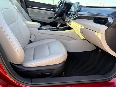 Certified 2019 Nissan Altima 2.5 Platinum image 38