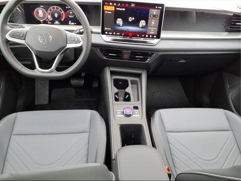 New 2026 Volkswagen Tiguan SE image 15