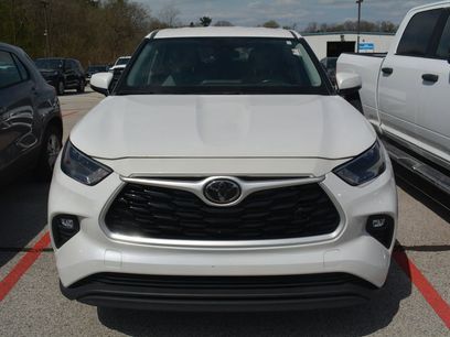 Used 2023 Toyota Highlander LE