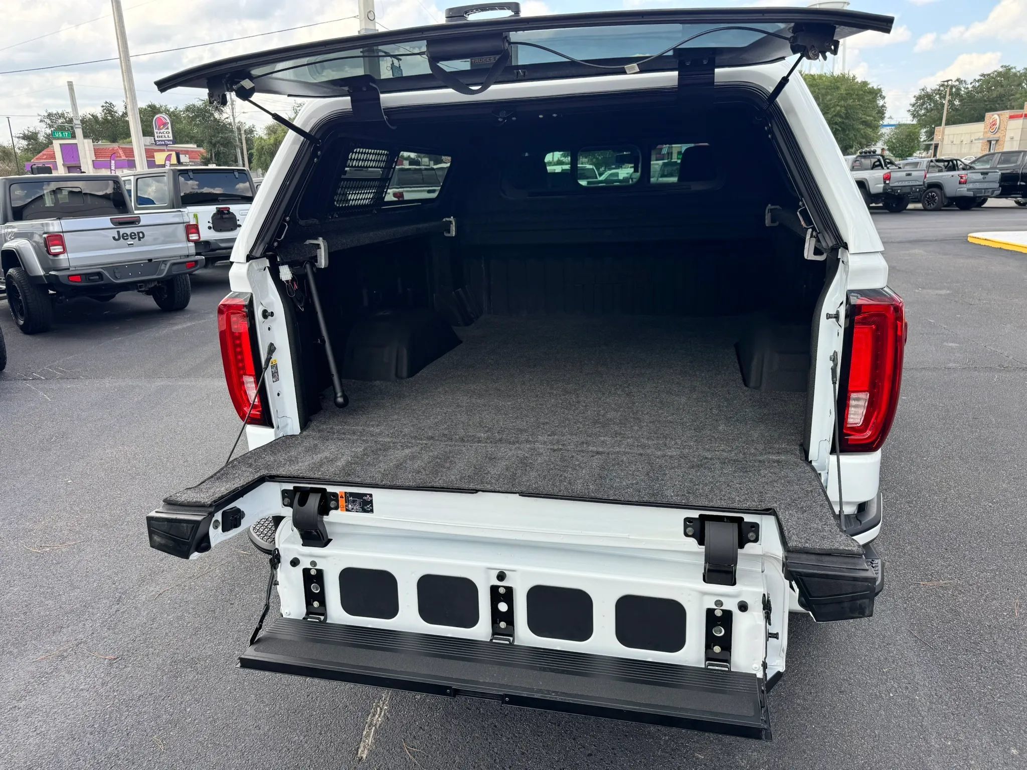 Used 2019 GMC Sierra 1500 AT4 w/ AT4 Premium Package AWD/4WD image 8