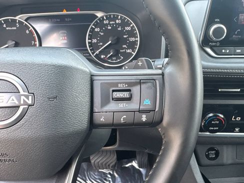 Used 2025 Nissan Rogue SV FWD image 27