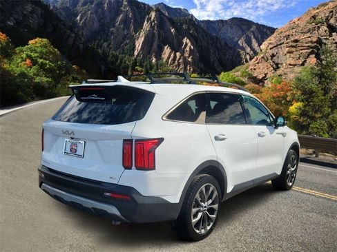 Used 2023 Kia Sorento SX Prestige image 3