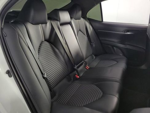 Used 2021 Toyota Camry SE image 16