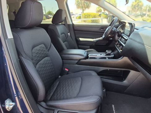 Used 2025 Nissan Pathfinder SV FWD image 26