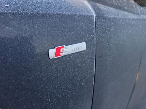 Used 2022 Audi Q3 2.0T Premium w/ Black Optic Sport Package image 16