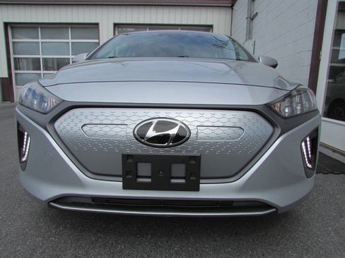 Used 2020 Hyundai Ioniq Limited image 2