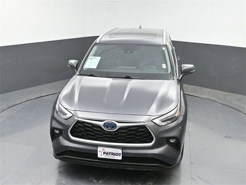 Used 2022 Toyota Highlander XLE image 30