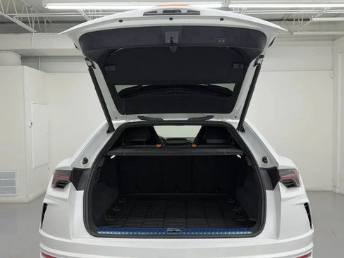 Used 2022 Lamborghini Urus AWD/4WD image 37